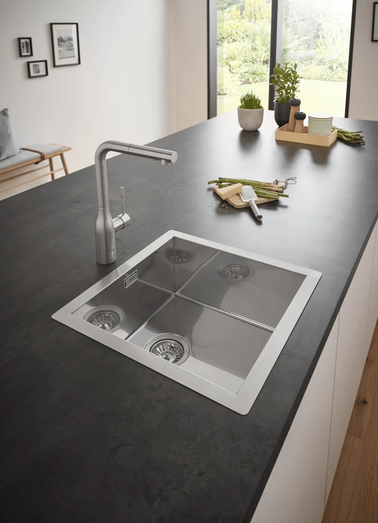 Grohe essence new kjøkkenarmatur m/l-tut supersteel