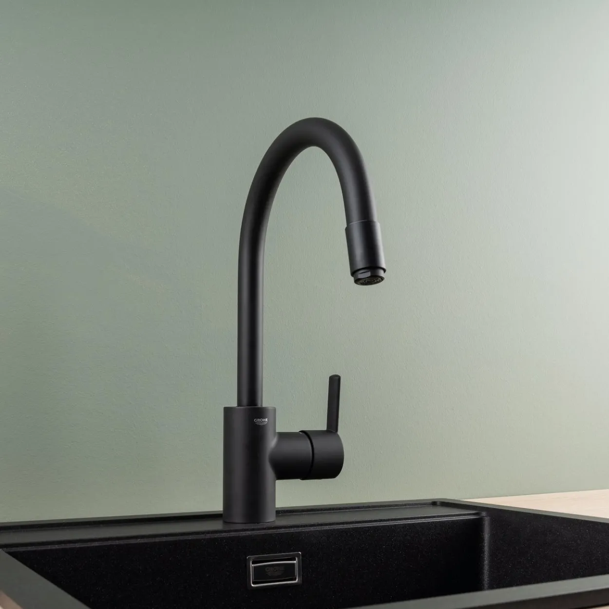 Grohe feel kjøkkenarmatur c-tut matt sort
