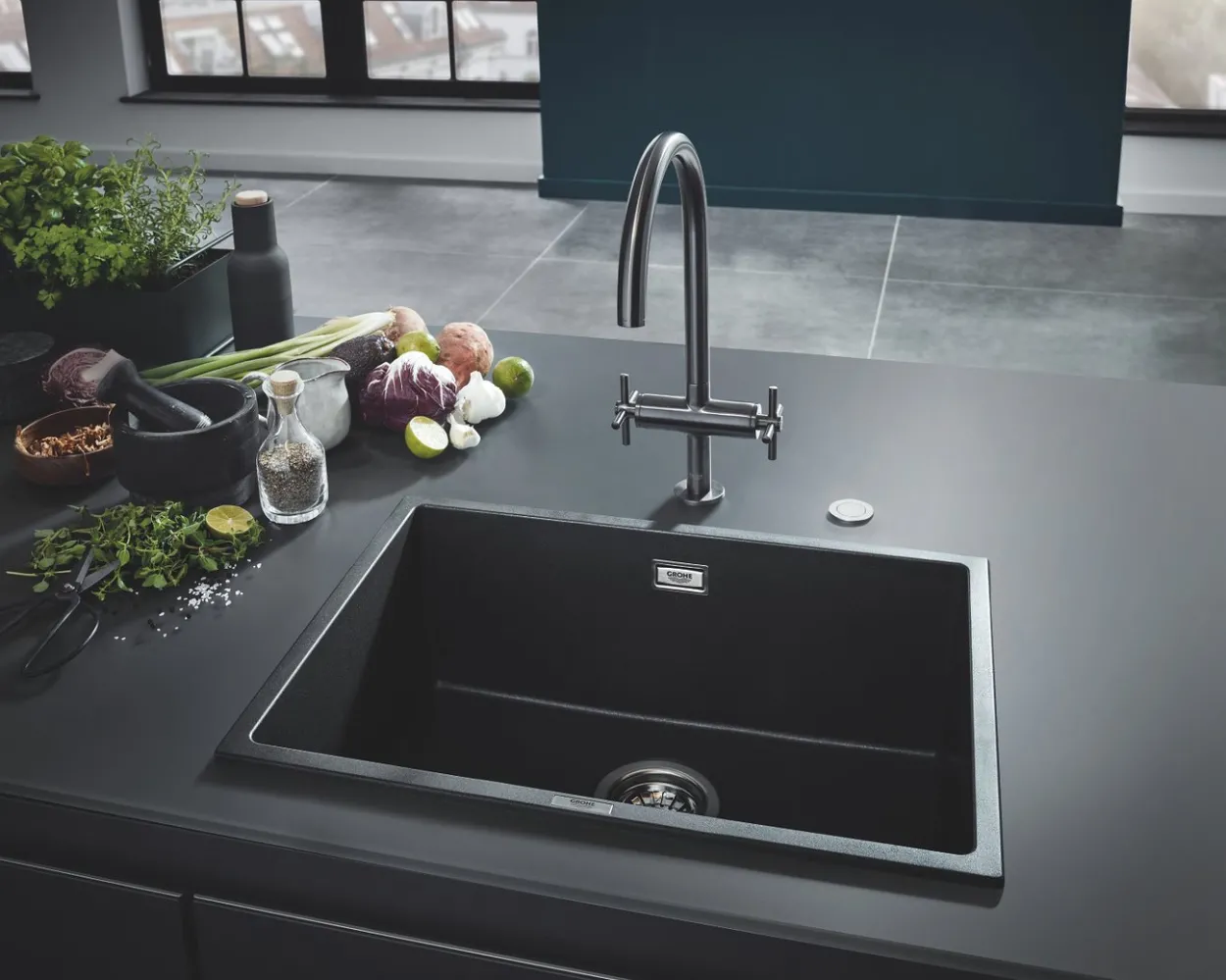 Grohe k700u kjøkkenkum 45,7 x 40,6 cm sort kvartskompositt m/avløpsgarnityr