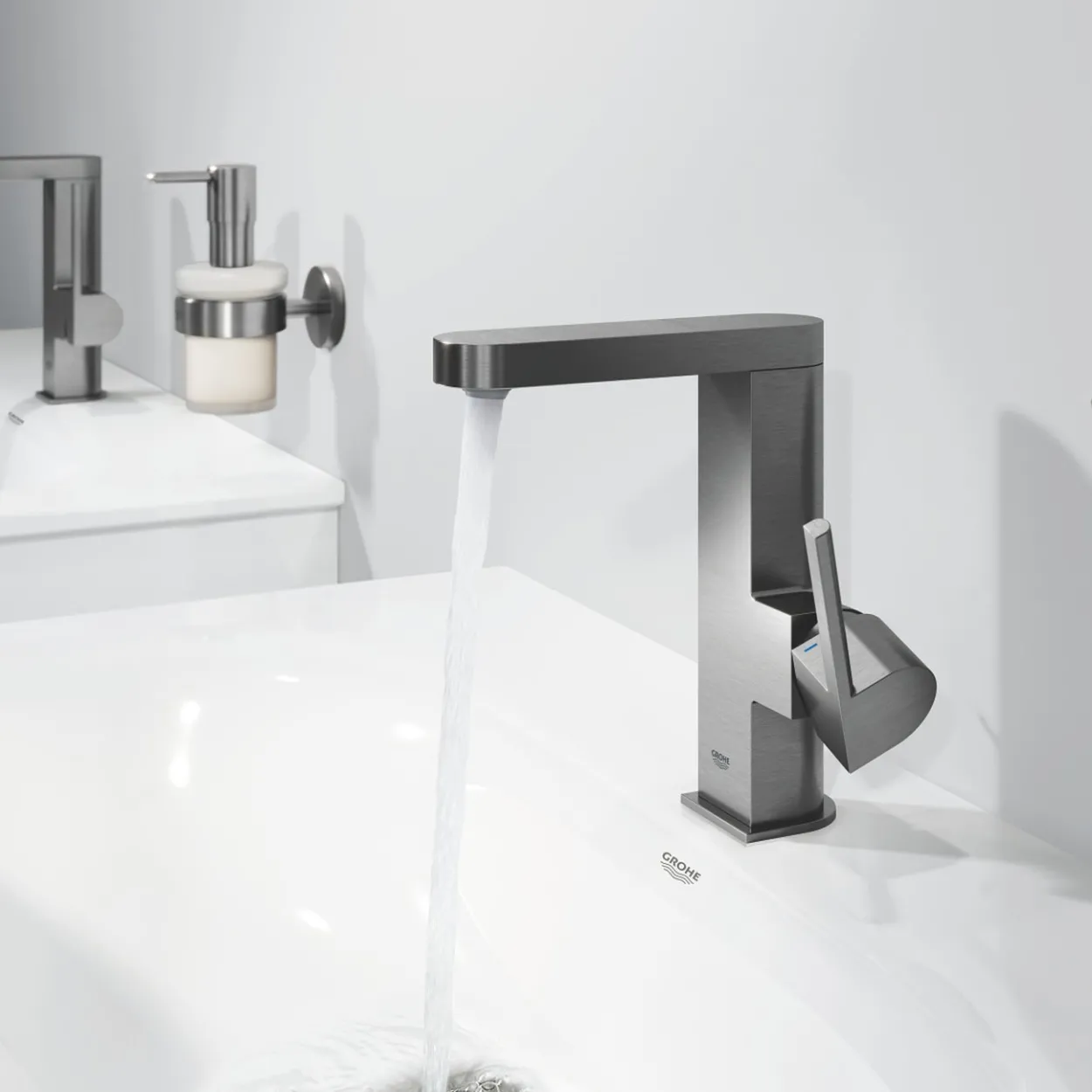 Grohe plus servantbatteri m/oppløftsventil børstet hard graphite