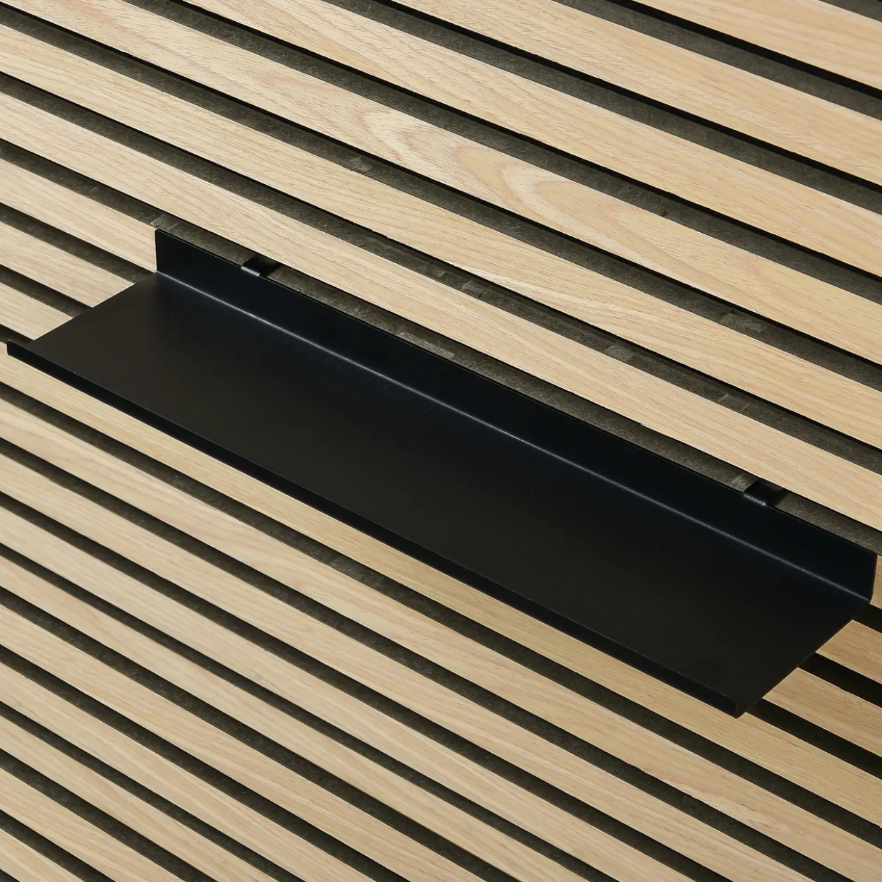 Millex sort hylle 40 cm til akustikkpanel