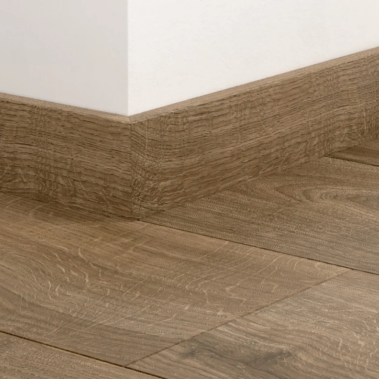 Pergo fargetilpasset sokkellist browned oak
