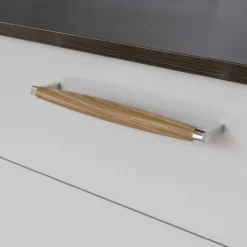 Twentytwo håndtak hjo cc256 klarlakkert eik/krom