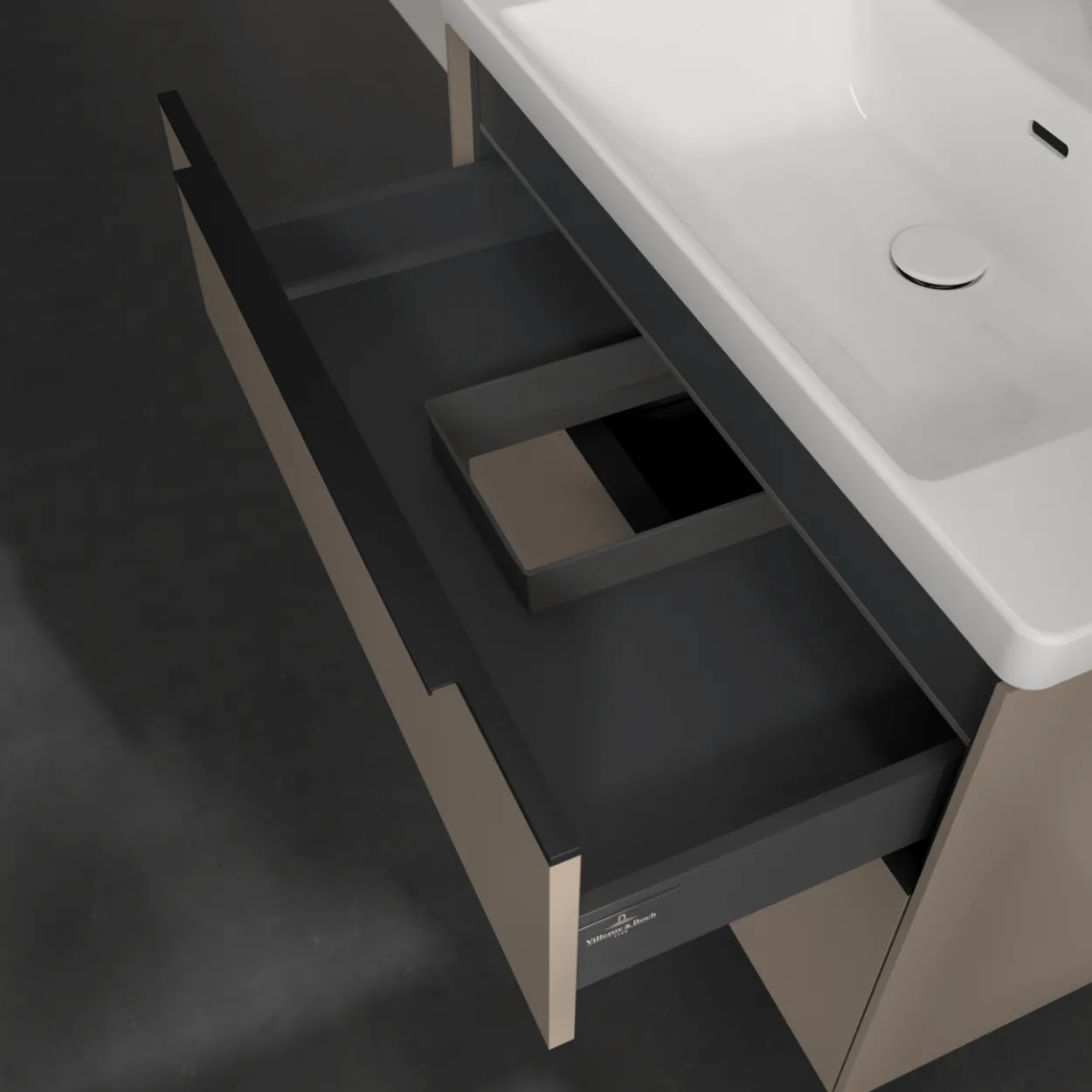 V&b subway 3.0 servantskap 77x57 black taupe m/lys håndtak i volcano