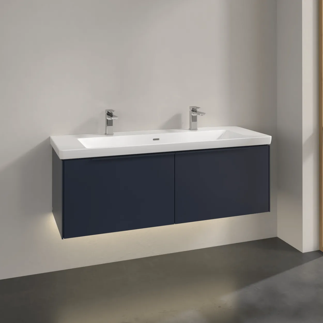 V&b subway 3.0 servantskap 127x42 marine blue m/lys håndtak i møbelets farge