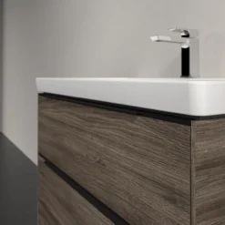V&b subway 3.0 servantskap 77x57 stone oak m/lys håndtak i volcano black