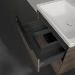 V&b subway 3.0 servantskap 57x47 stone oak m/lys håndtak i volcano black